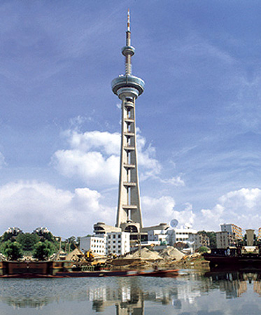 南京电视塔整体预应力施工及钢桅杆提升.jpg